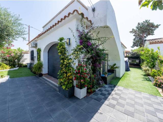 Villa en venta en Mont-roig Del Camp