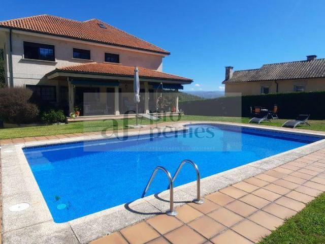 Villa en venta en Poio, O Esperón