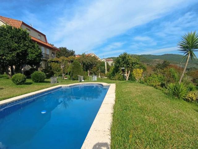 Chalet en venta en Ponte Caldelas, Pontevedra