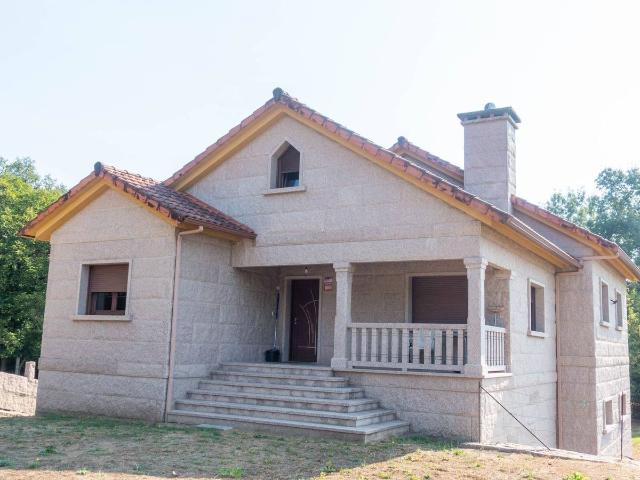 Chalet en venta en Ponteareas, Cotobade