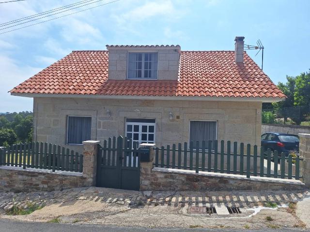 Chalet en venta en Xío, Noia
