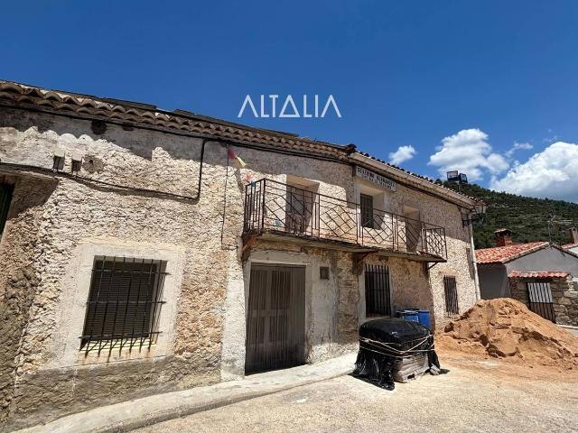 Chalet en venta en Poyatos, Castilla-La Mancha