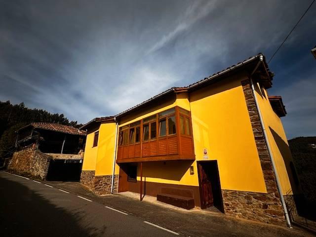 Chalet en venta en Praúa, Pravia