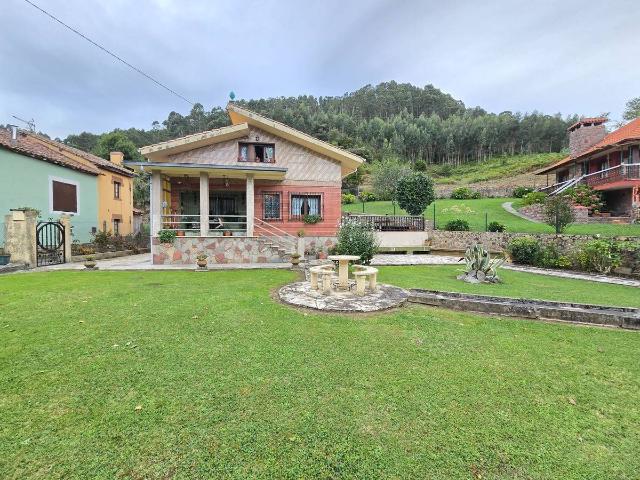 Chalet en venta en Llanes