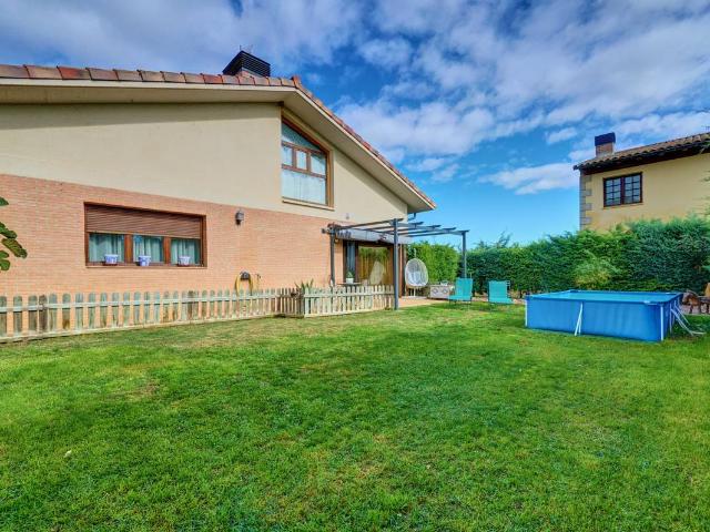 Chalet en venta en Pueyo, Navarra