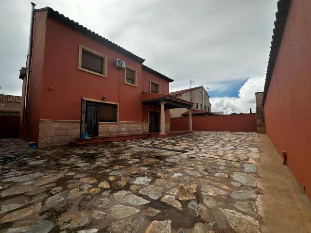 Villa en venta en Quintanar De La Orden