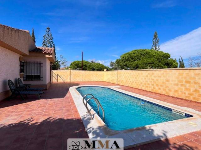 Chalet en venta en Isla Cristina, Huelva