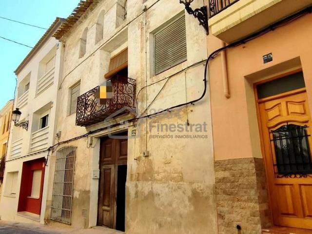 Chalet en venta en Relleu, Valencia