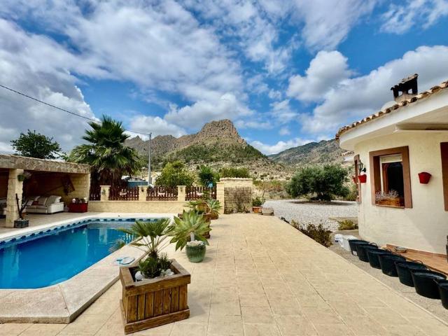 Villa en venta en Relleu