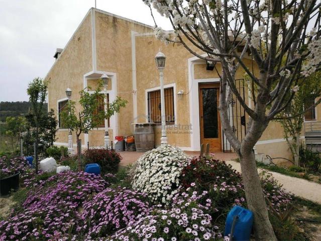 Chalet en venta en Relleu, Valencia