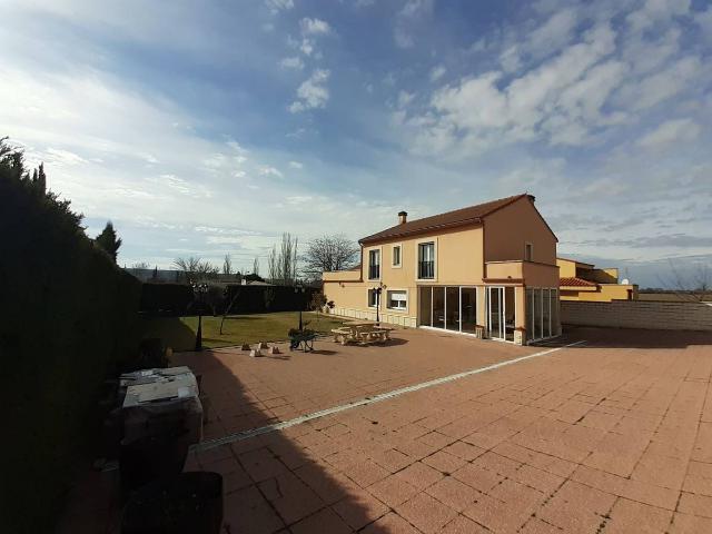 Villa en venta en Renedo De Esgueva