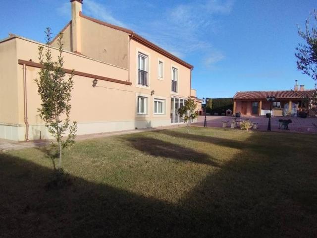 Villa en venta en Renedo De Esgueva