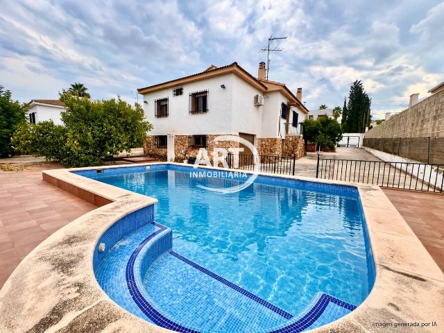 Chalet en venta en Riba-roja de Túria, València / Valencia
