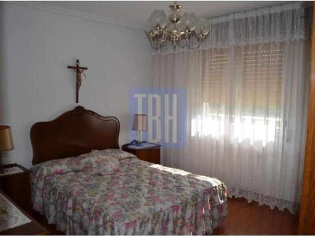 Villa en venta en Ribadavia, Figueirido