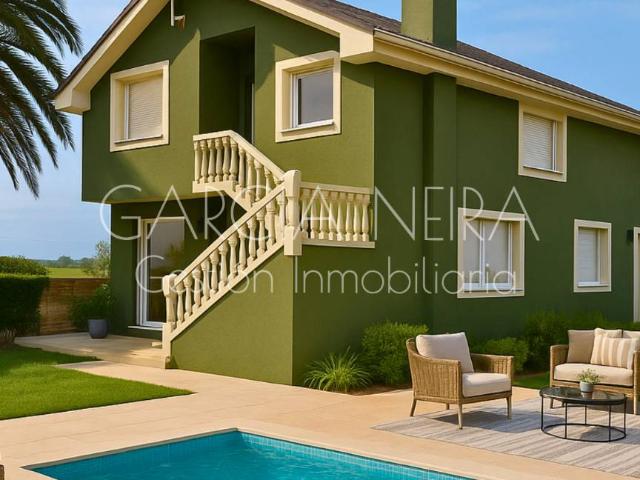 Villa en venta en Ribadeo, San Lázaro