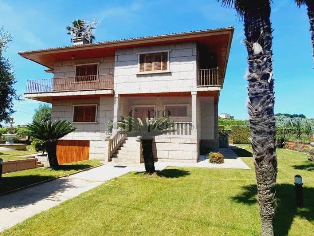Villa en venta en Ribadumia