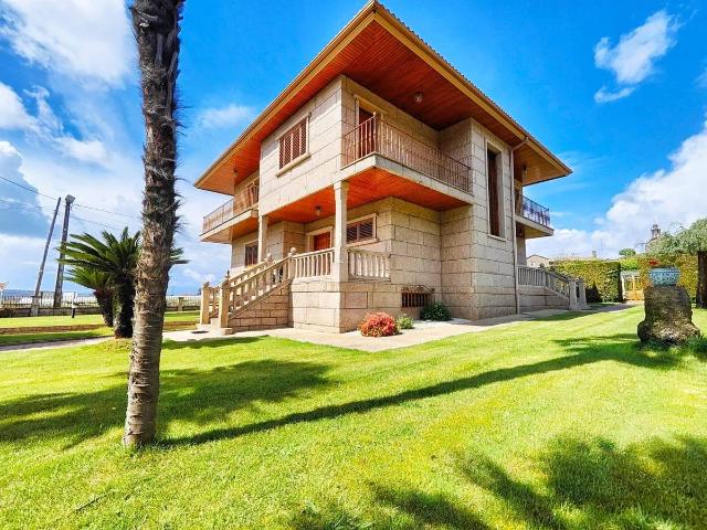 Villa en venta en Ribadumia