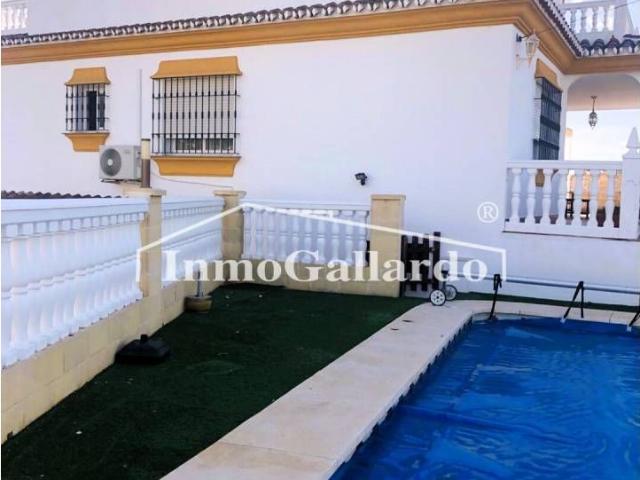 Villa en venta en Rincón De La Victoria