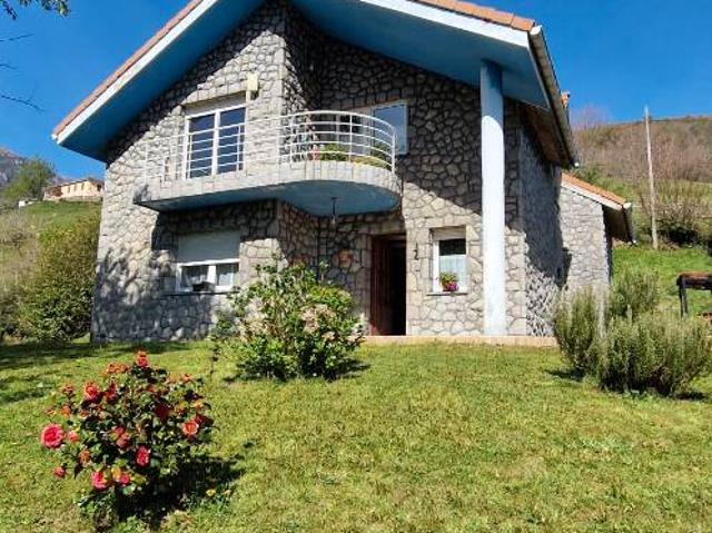 Chalet en venta en Riosa, Asturias