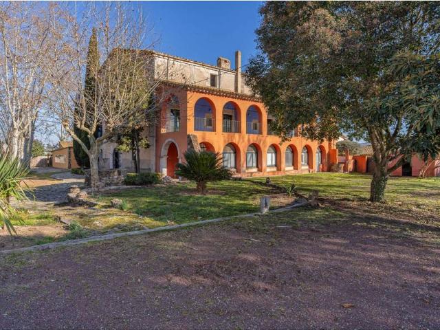 Villa en venta en Riudellots De La Selva