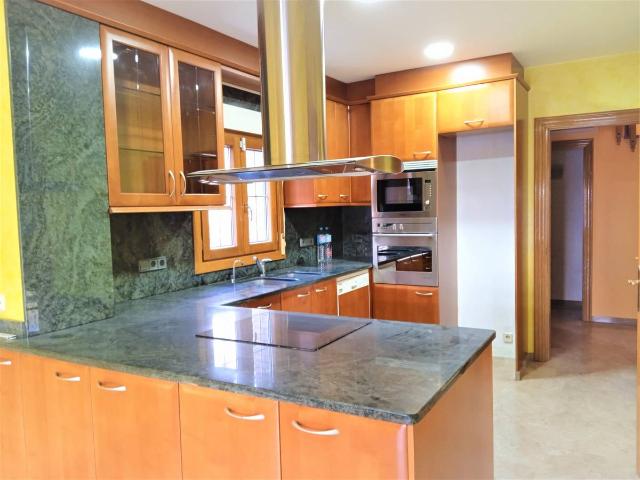Villa en venta en Riudellots De La Selva