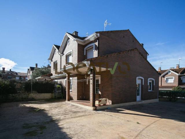Chalet en venta en Robledo De Chavela, Madrid