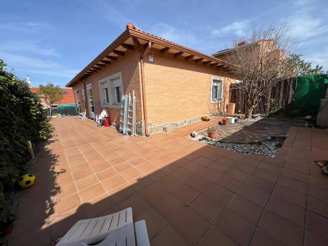 Chalet en venta en Robledo De Chavela, Madrid