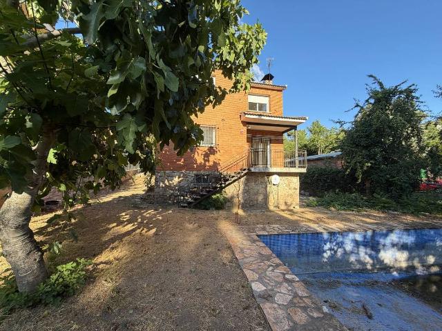 Chalet en venta en Robledo De Chavela, Madrid