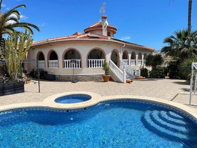 Villa en venta en Rojales, Los Palacios