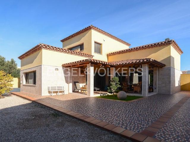 Villa en venta en Roquetes
