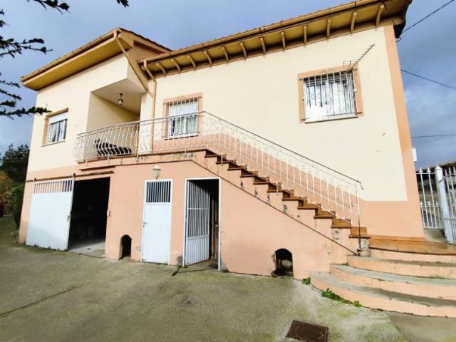 Villa en venta en Salas, Samartín