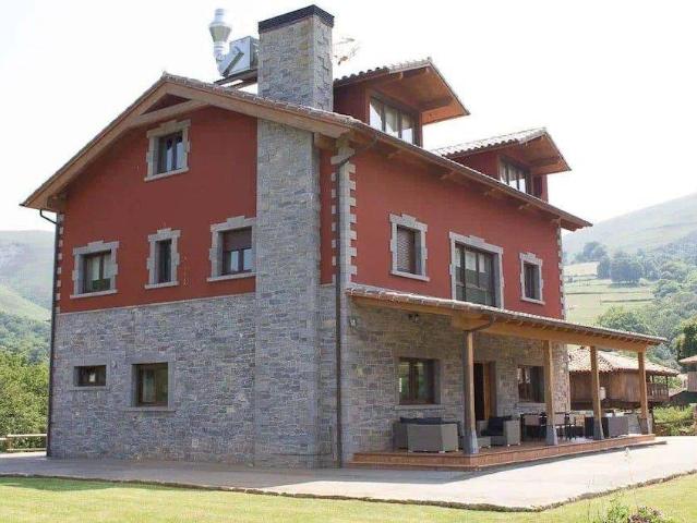 Villa en venta en Salas, Samartín