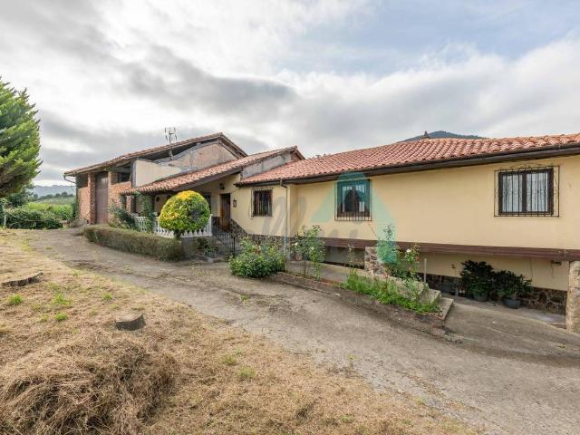 Villa en venta en Salas, Samartín
