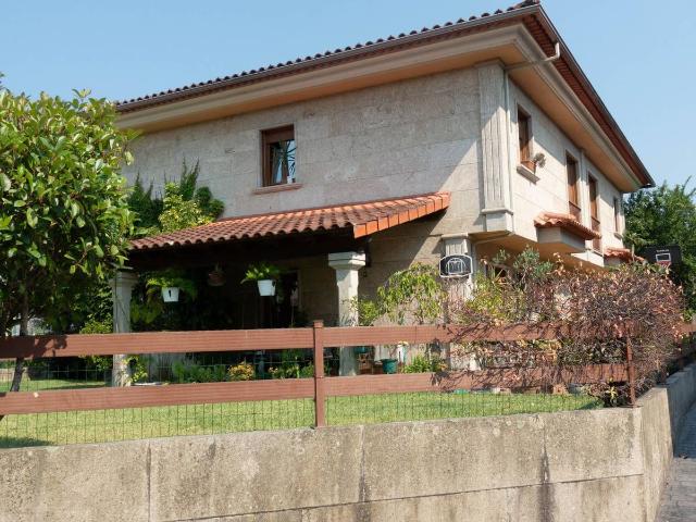 Chalet en venta en Salceda de Caselas, Vigo