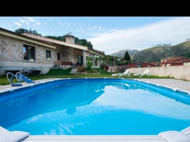 Villa en venta en Salceda De Caselas