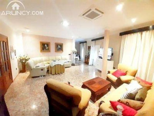 Villa en venta en Utrera, Barriada Los Salesianos