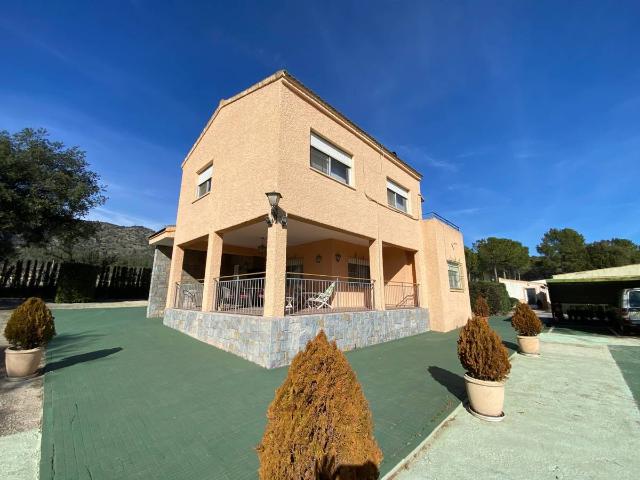 Chalet en venta en Cecilia Bartolomé (Mujeres Libres), l'Alt Vinalopó / El Alto Vinalopó