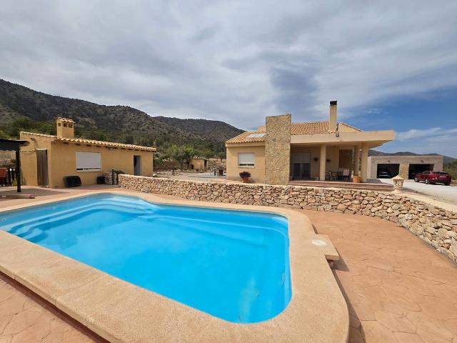 Chalet en venta en Cecilia Bartolomé (Mujeres Libres), l'Alt Vinalopó / El Alto Vinalopó