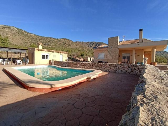 Chalet en venta en Cecilia Bartolomé (Mujeres Libres), l'Alt Vinalopó / El Alto Vinalopó