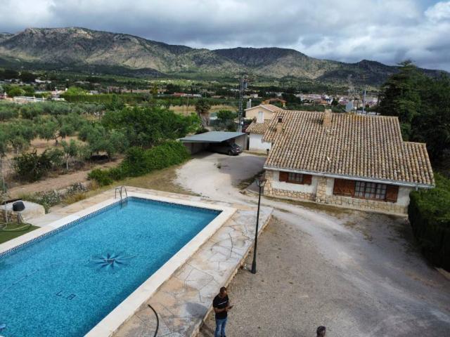 Chalet en venta en Cecilia Bartolomé (Mujeres Libres), l'Alt Vinalopó / El Alto Vinalopó