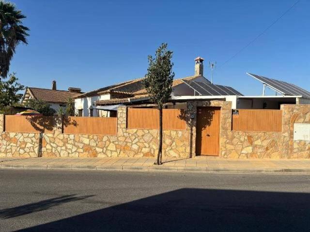 Chalet en venta en San Bartolomé de la Torre, Huelva