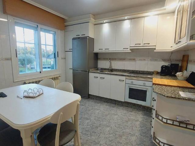 Chalet en venta en San Cibrao das Viñas, Ourense