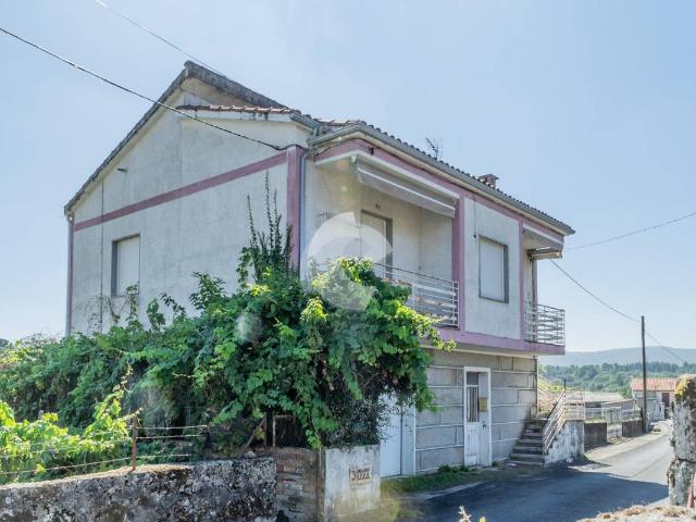 Chalet en venta en San Cibrao das Viñas, Ourense