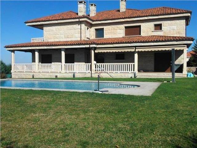 Chalet en venta en San Cibrao das Viñas, Ourense
