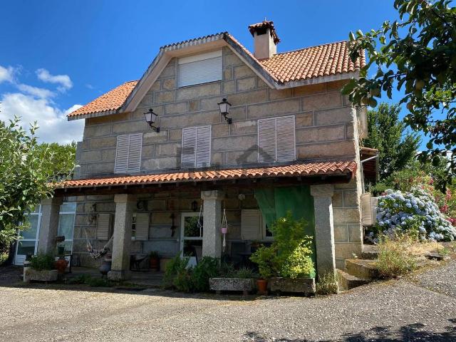 Chalet en venta en San Cibrao das Viñas, Ourense