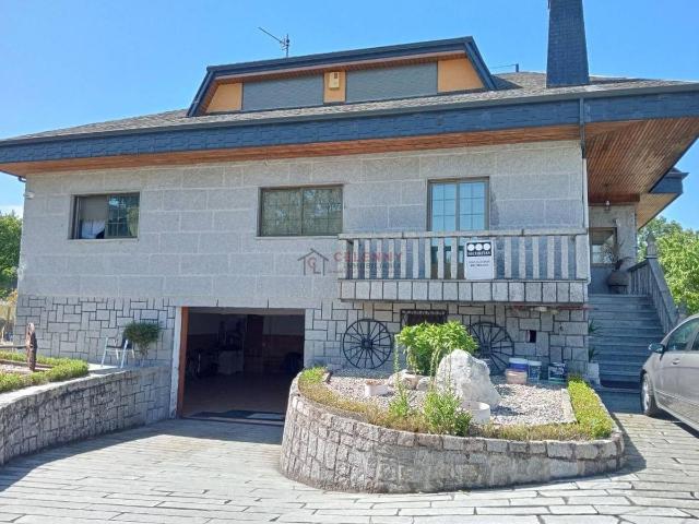 Chalet en venta en San Cibrao das Viñas, Ourense