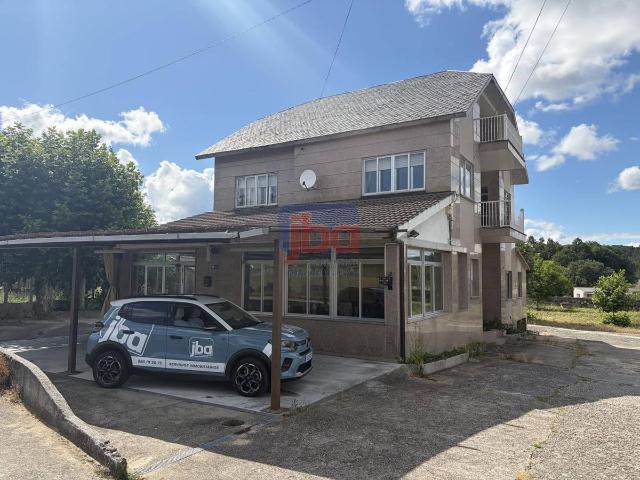 Chalet en venta en San Cibrao das Viñas, Ourense