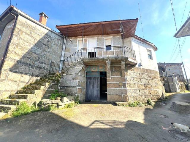 Chalet en venta en San Cibrao das Viñas, Ourense