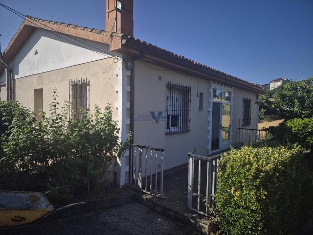 Chalet en venta en San Cibrao das Viñas, Ourense