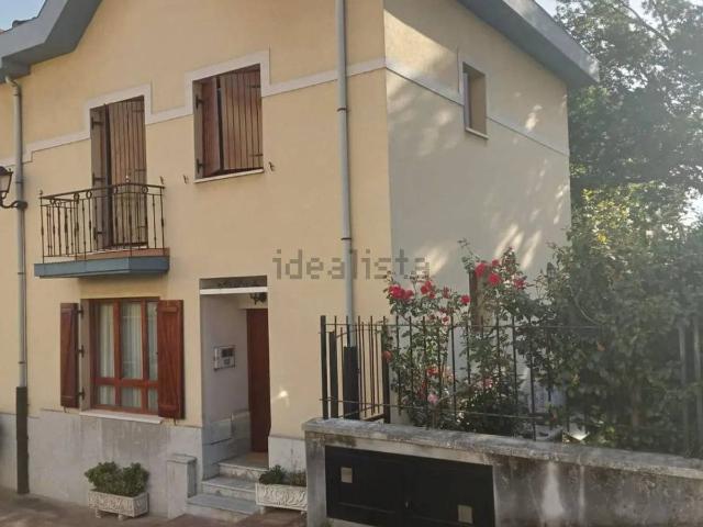 Villa en venta en Basauri, Urbi